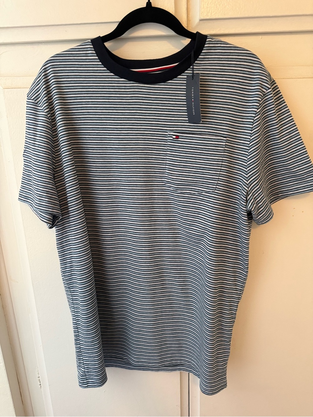 Tommy Hilfiger Men’s Navy & White Striped Pocket Tee vintage (NEW with Tags)